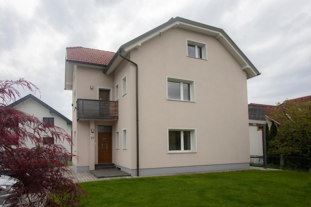 Apartment Rozalija Zirovnica Exteriér fotografie